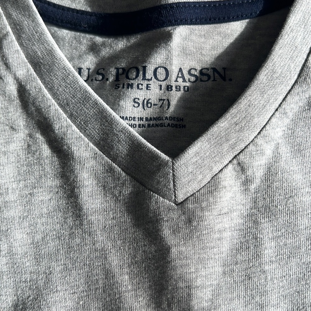 U.S. POLO ASSN. Boys Grey and Navy Jersey V-Neck T-Shirt size S (6-7) - Picture 4 of 6